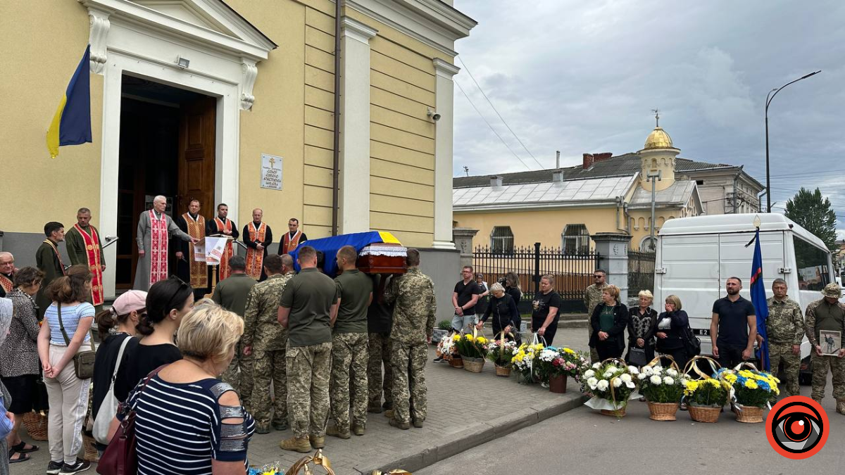 В Коломиї попрощалась із загиблим Героєм Андрієм Батурою. ФОТО