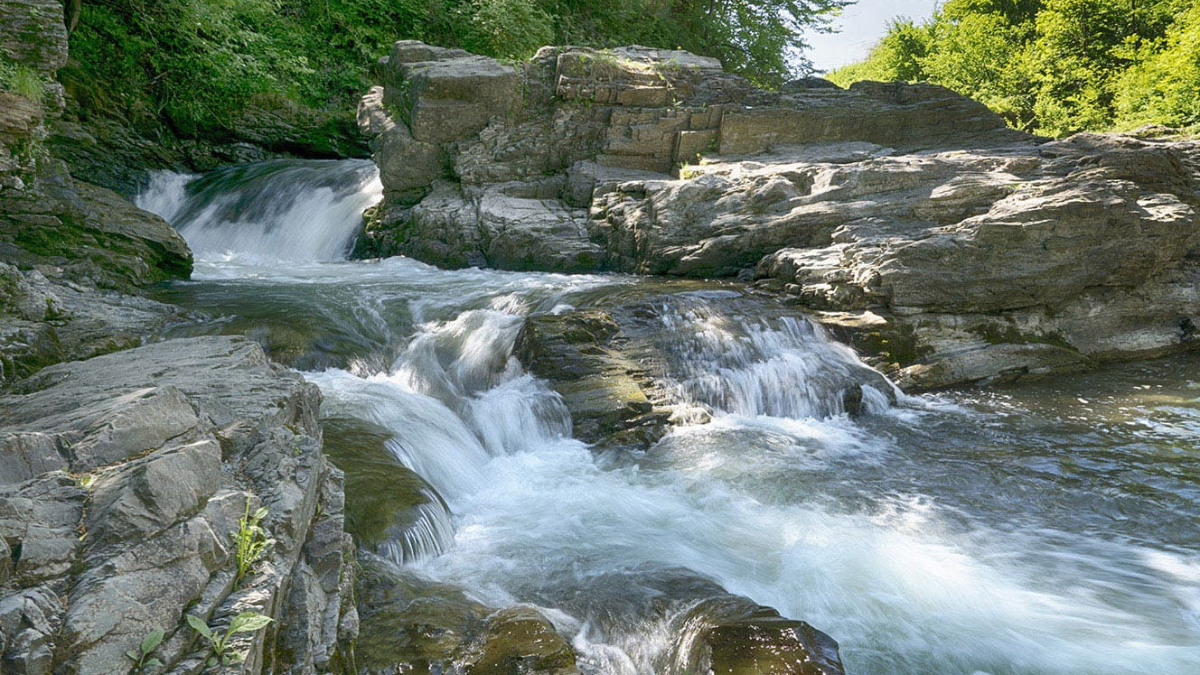 Добірка трьох мальовничих водоспадів Косівщини