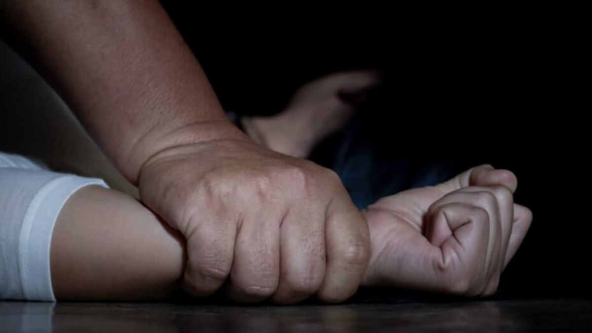 Що присудили 52-річному батьку за зґвалтування неповнолітньої доньки