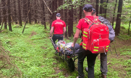 Рятувальники надали допомогу туристу, який травмував ногу в горах