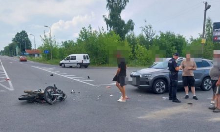 Зіткнення авто та мотоцикла під Коломиєю: деталі від поліції