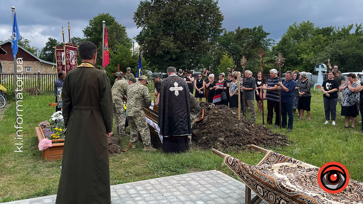 Коломийська громада провела на вічний спочинок 24-річного воїна Романа Черкаліна