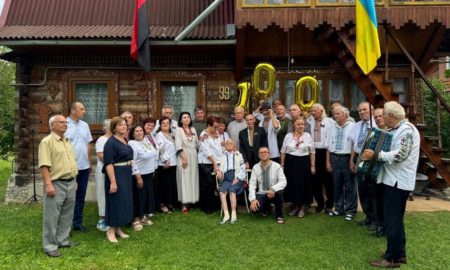 Столітня гуцулка: Ангелина Паламар з Шешорів відсвяткувала поважний ювілей