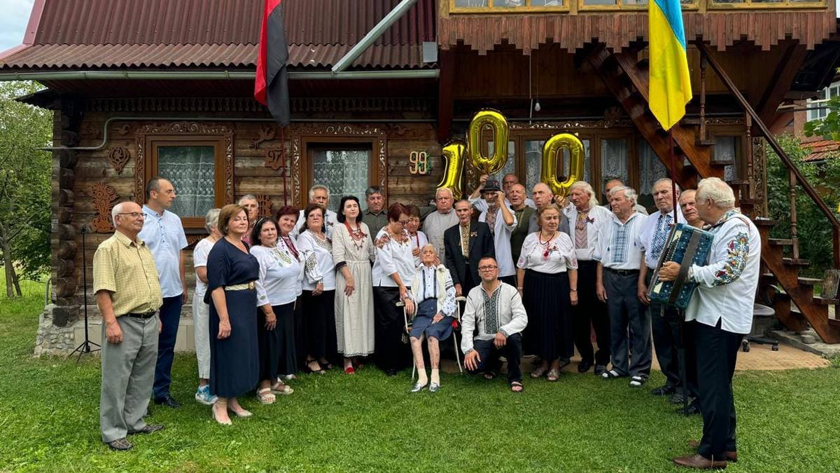 Столітня гуцулка: Ангелина Паламар з Шешорів відсвяткувала поважний ювілей