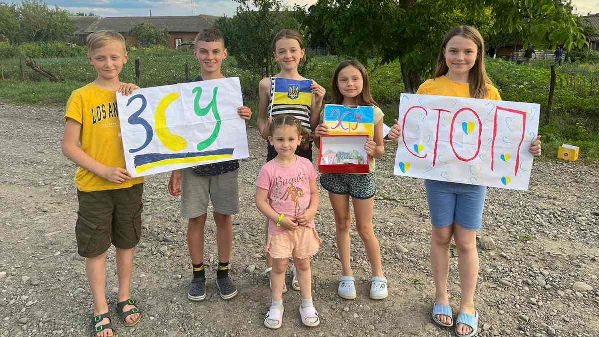 Малеча з Городенківщини збирала гроші, що купити дрон для воїна-односельця