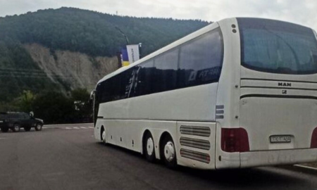 В Яремче працівники ТЦК і поліції затримали водія туристичного автобуса просто на маршруті