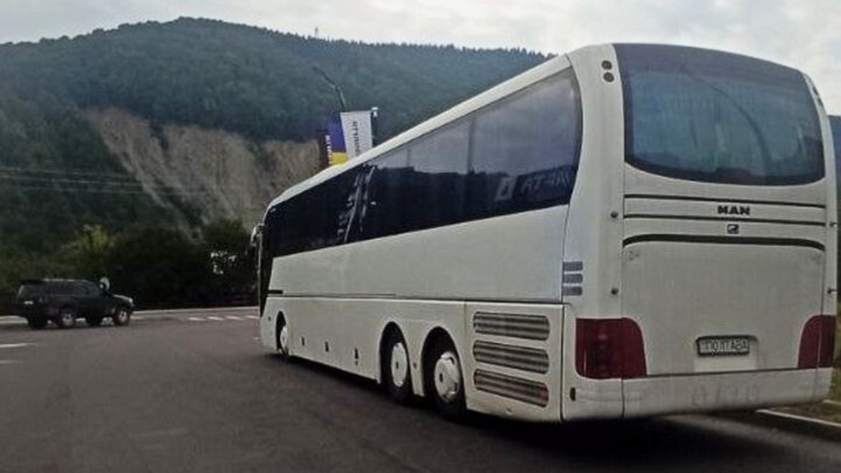 В Яремче працівники ТЦК і поліції затримали водія туристичного автобуса просто на маршруті