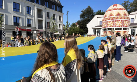 У Коломиї розгорнули 20-метровий стяг до Дня Державного Прапора України