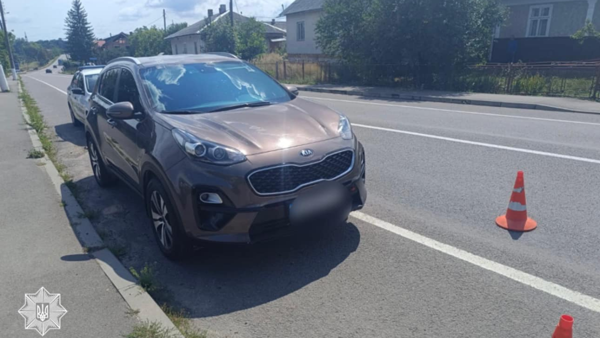 Правоохоронці підозрюють водія легковика Кіа у підробці документів