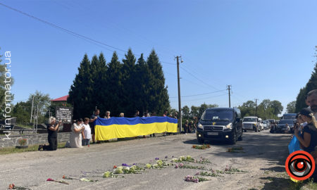 У Княждворі численна громада навколішки зустрічала Героя Максима Лесюка