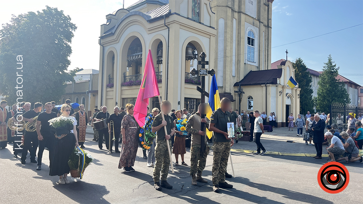 У Коломиї провели в останню дорогу 24-річного захисника Данила Нечволода