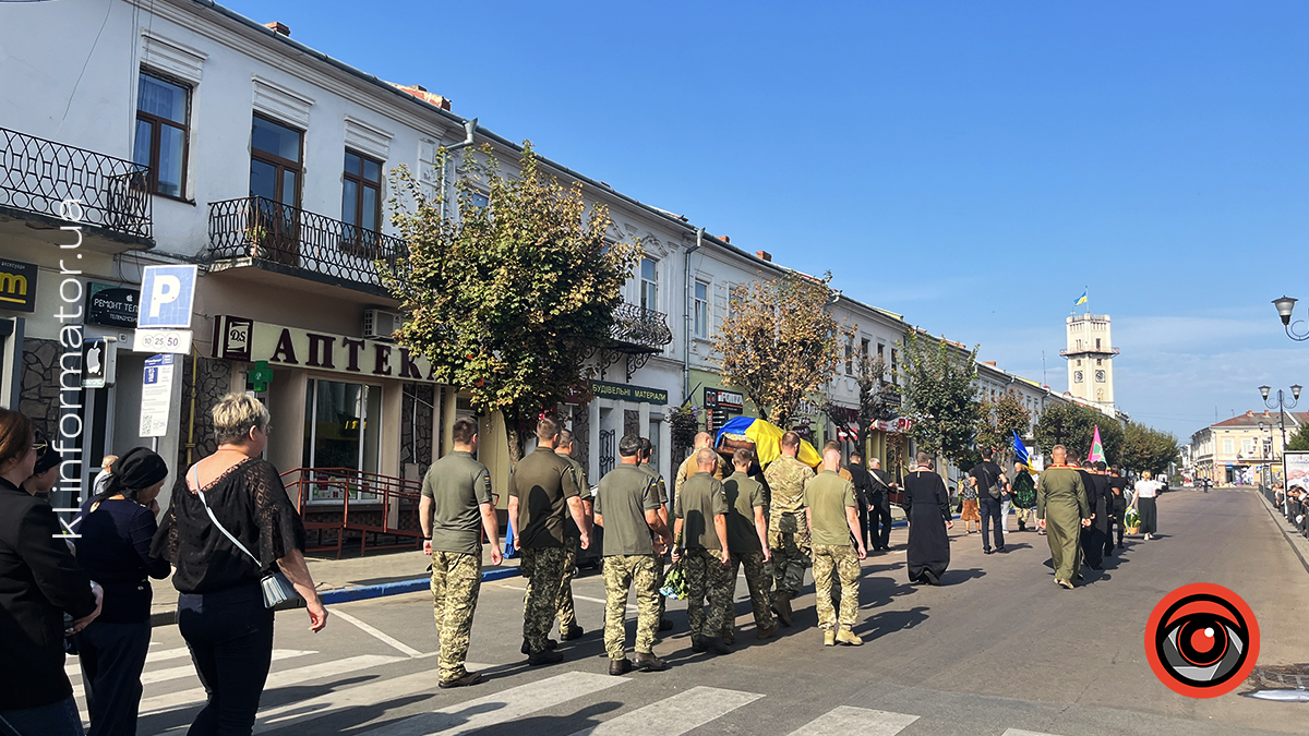 У Коломиї провели в останню дорогу 24-річного захисника Данила Нечволода