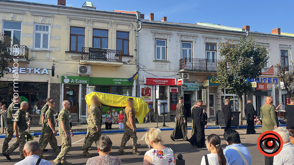 У Коломиї провели в останню дорогу 24-річного захисника Данила Нечволода