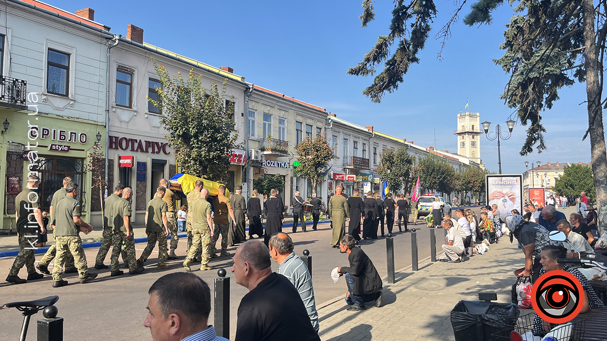 У Коломиї провели в останню дорогу 24-річного захисника Данила Нечволода