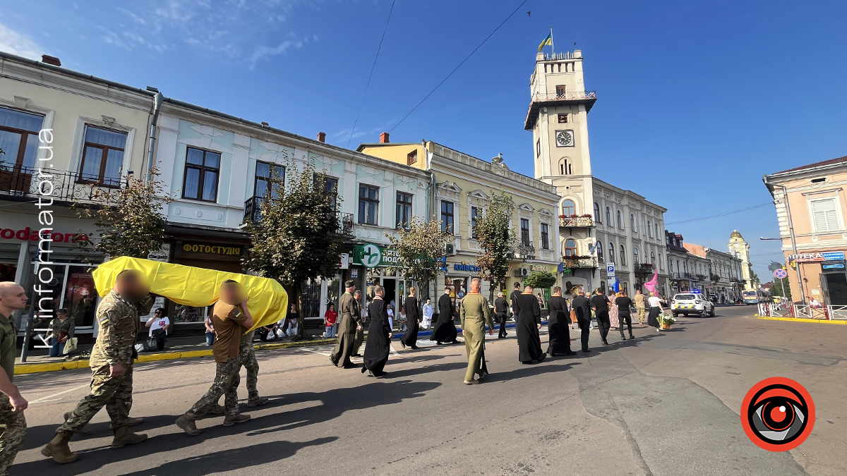 У Коломиї провели в останню дорогу 24-річного захисника Данила Нечволода