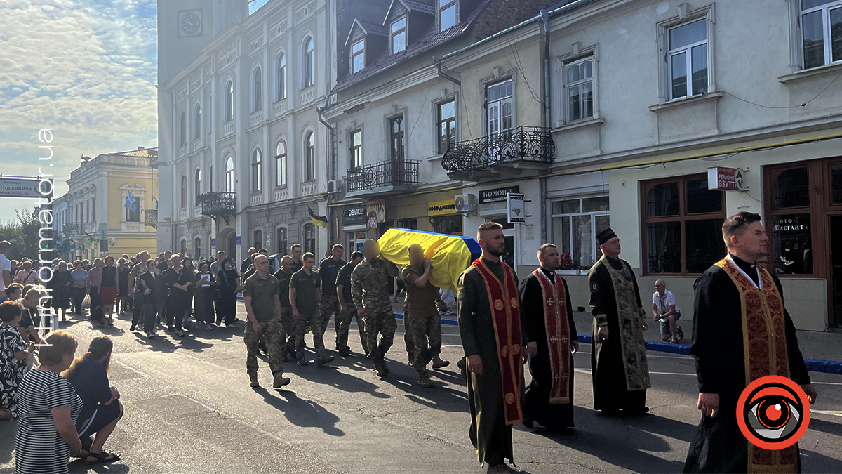 У Коломиї провели в останню дорогу 24-річного захисника Данила Нечволода