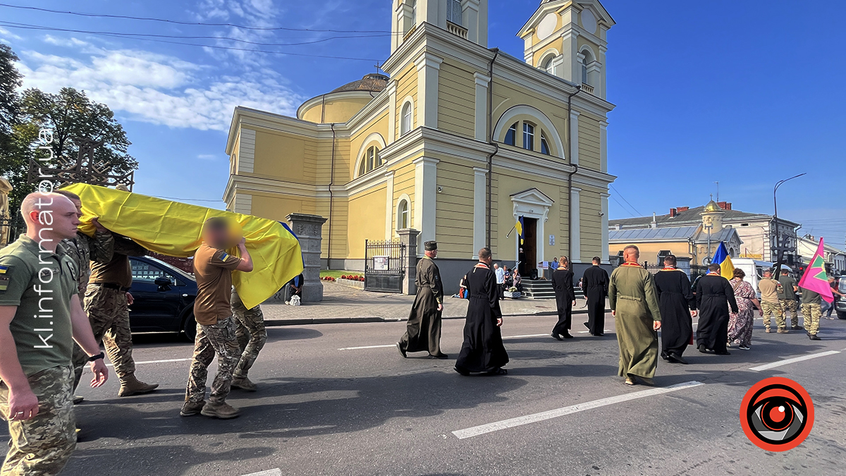 У Коломиї провели в останню дорогу 24-річного захисника Данила Нечволода