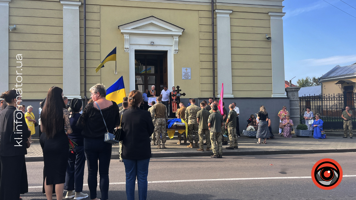 У Коломиї провели в останню дорогу 24-річного захисника Данила Нечволода