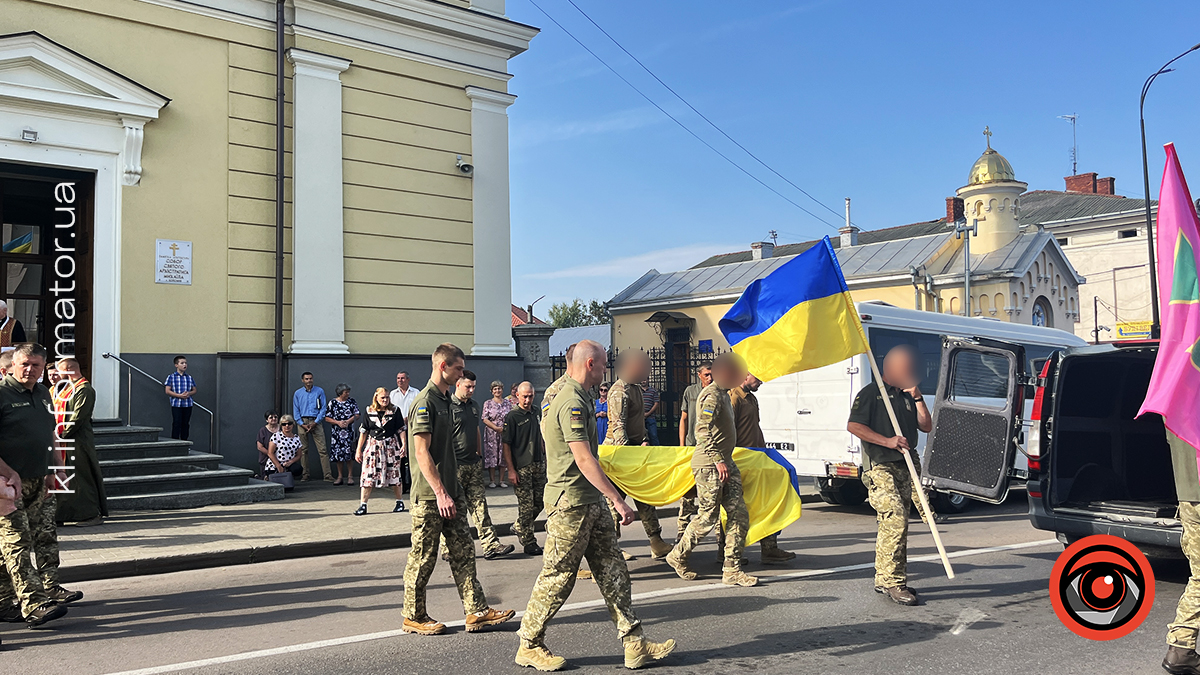 У Коломиї провели в останню дорогу 24-річного захисника Данила Нечволода