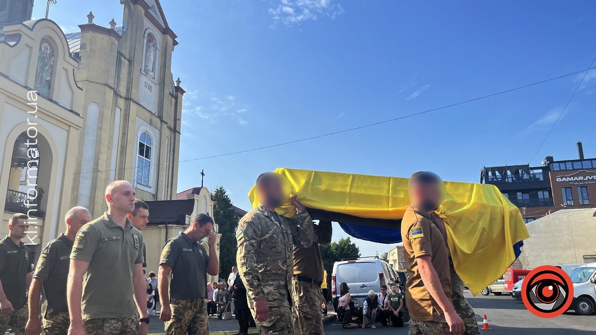 У Коломиї провели в останню дорогу 24-річного захисника Данила Нечволода