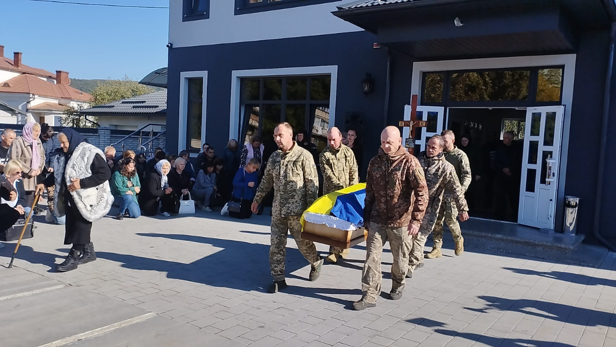 Надвірнянщина попрощалась із полеглим бійцем Дмитром Гандзюком