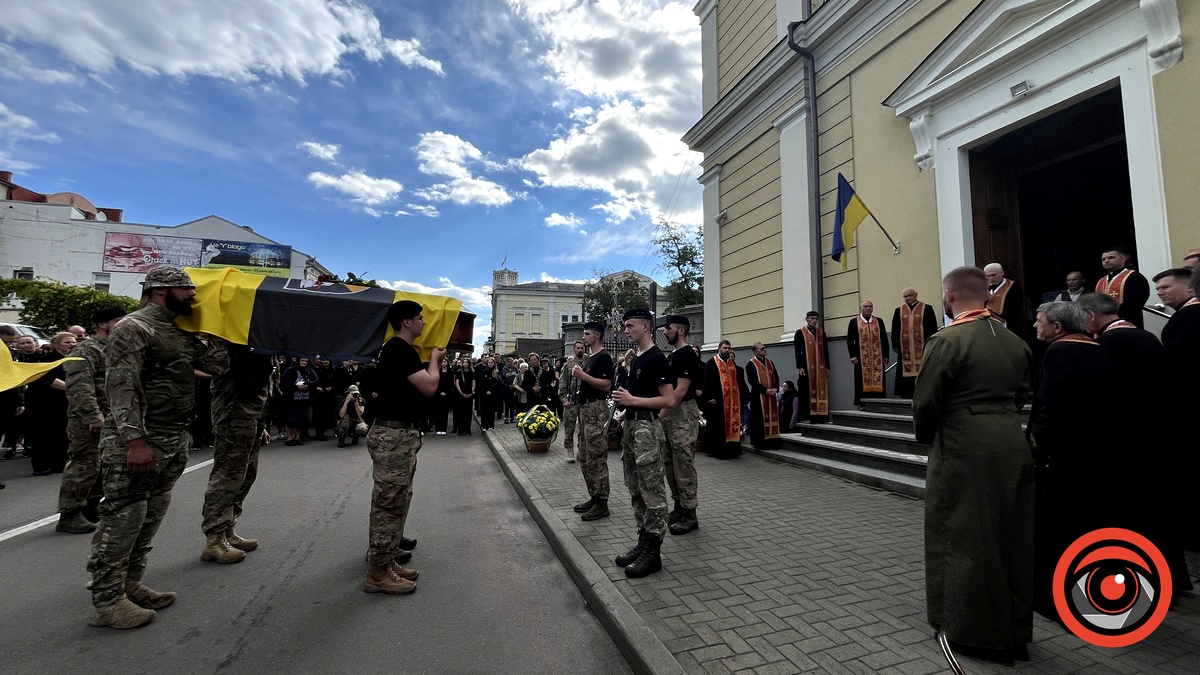 Мешканці Коломиї провели в останню путь Героя Антона Дмитерка