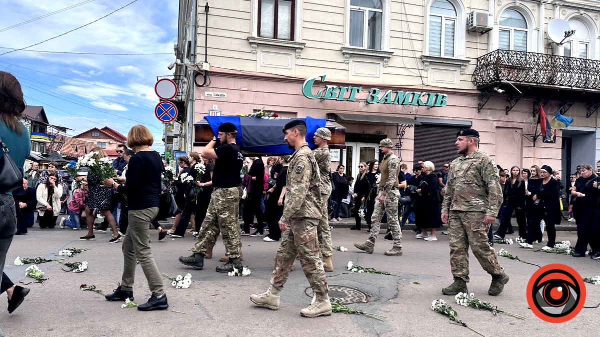 Мешканці Коломиї провели в останню путь Героя Антона Дмитерка