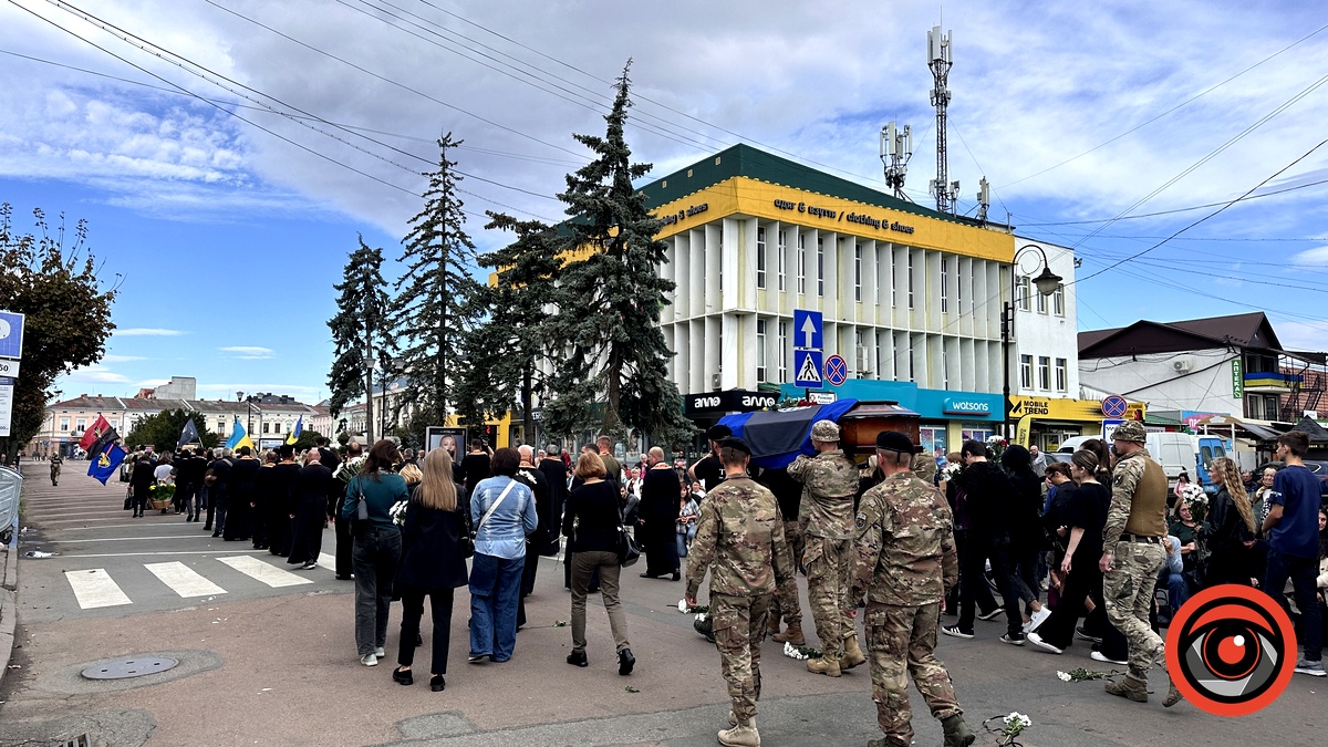 Мешканці Коломиї провели в останню путь Героя Антона Дмитерка