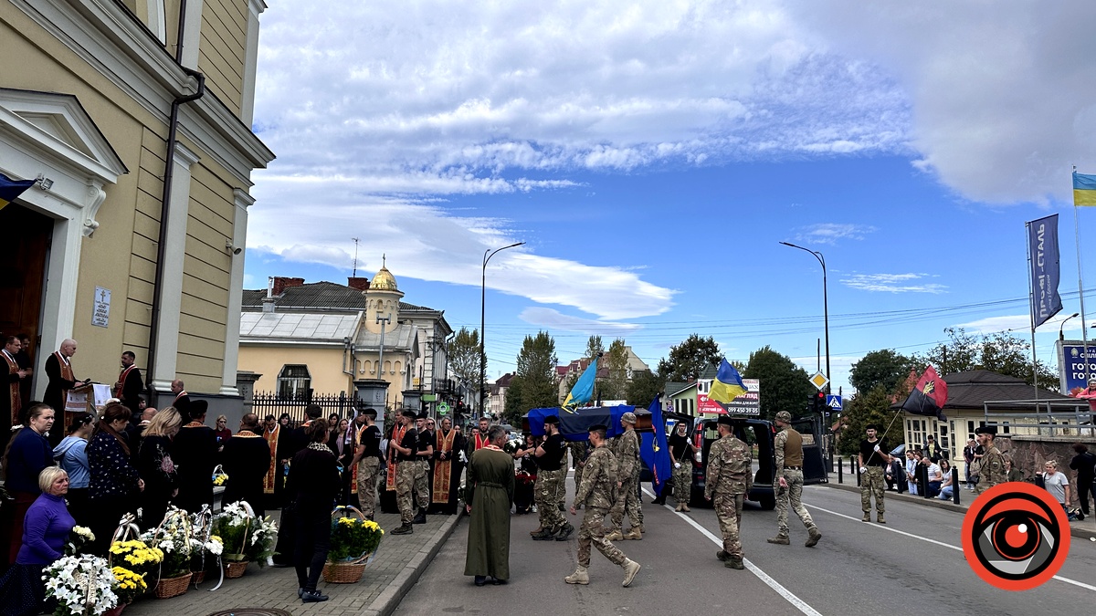 Мешканці Коломиї провели в останню путь Героя Антона Дмитерка