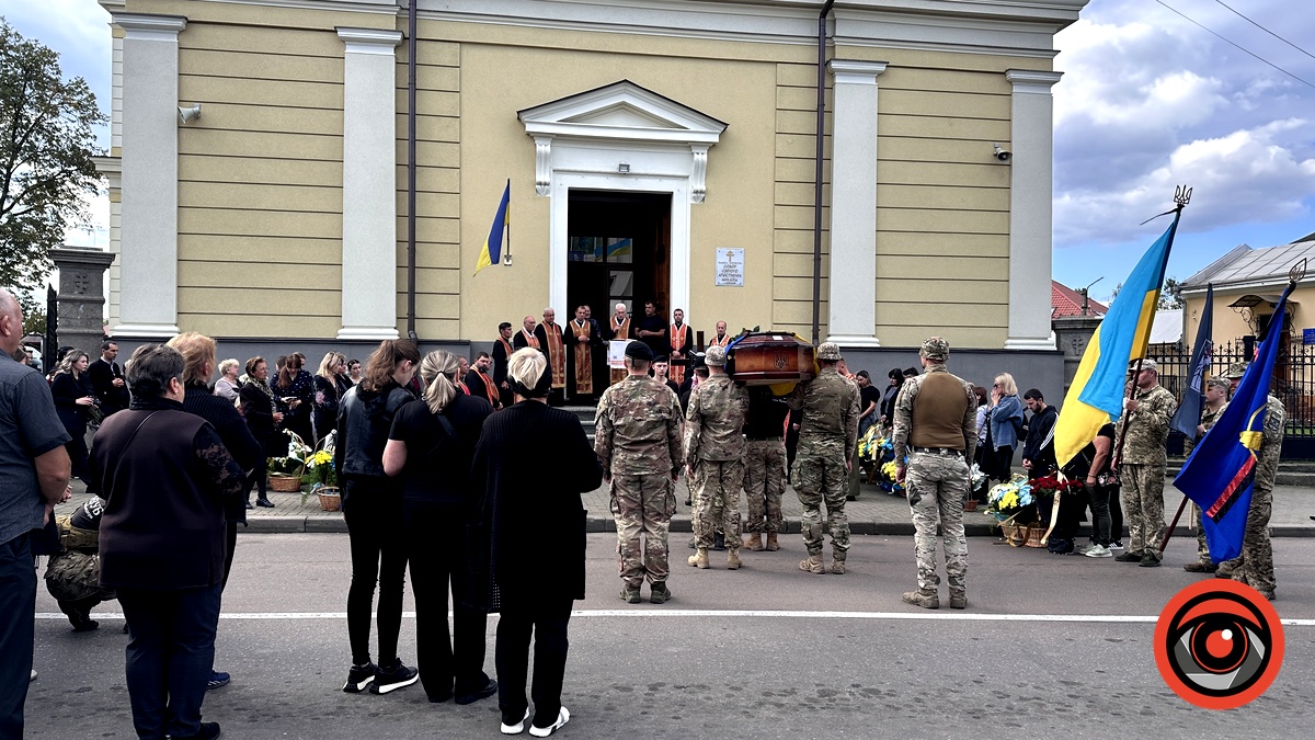 Мешканці Коломиї провели в останню путь Героя Антона Дмитерка