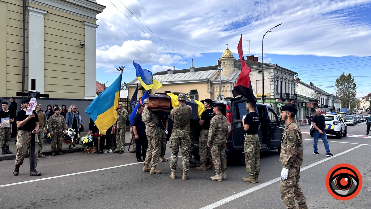 Мешканці Коломиї провели в останню путь Героя Антона Дмитерка