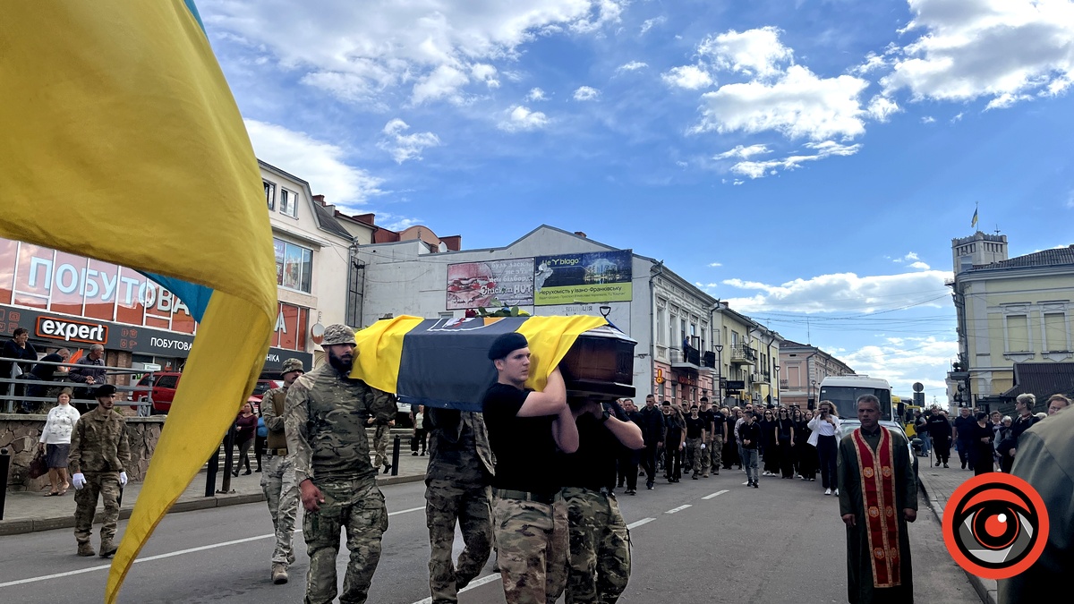 Мешканці Коломиї провели в останню путь Героя Антона Дмитерка