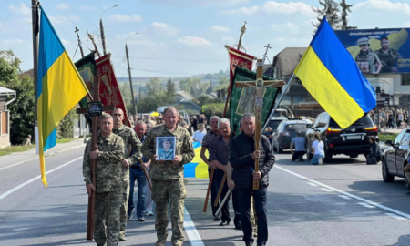 Отинійська громада попрощалась з Героєм Любомиром Гулієм