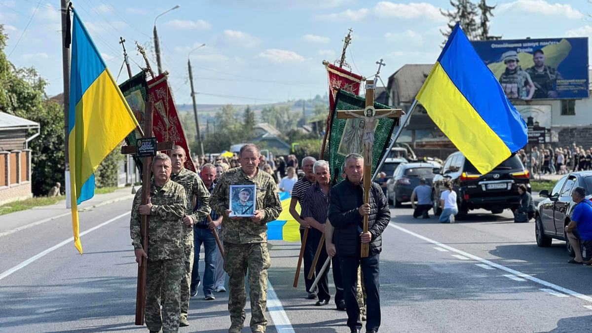 Отинійська громада попрощалась з Героєм Любомиром Гулієм