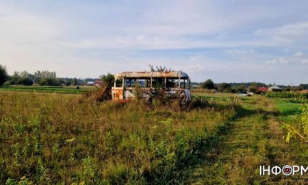 Автобус, яким уже 20 років ніхто нікуди не їде: історійка з Коломийщини