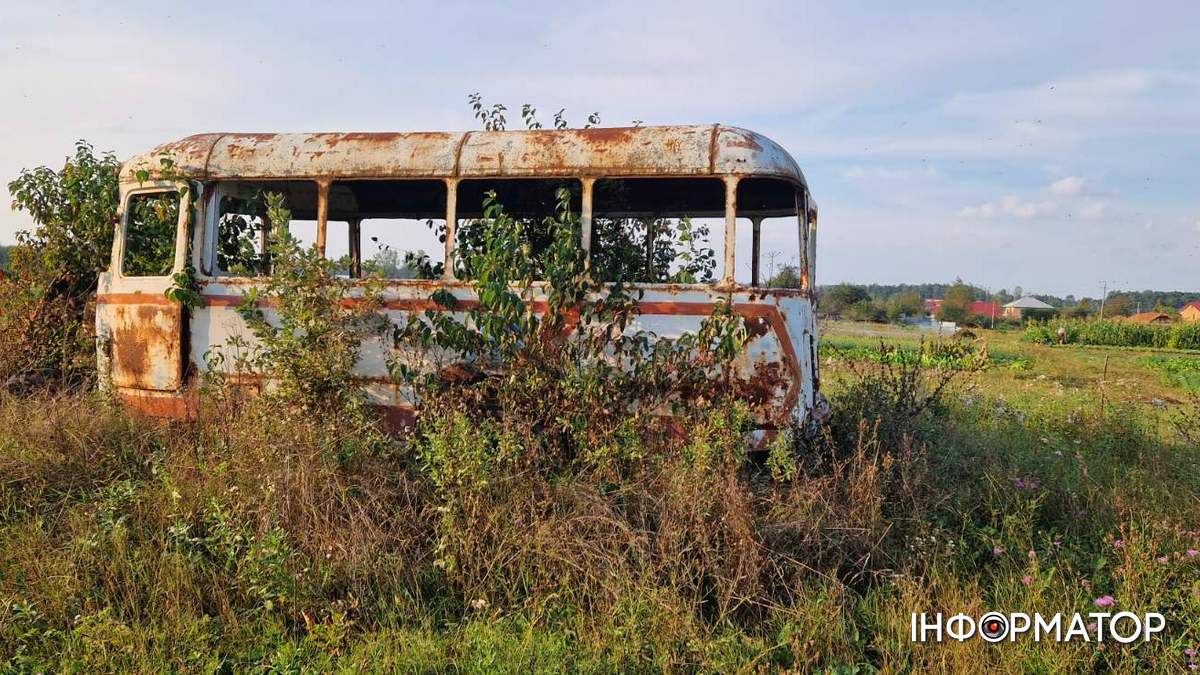 покинутий автобус село семаківці