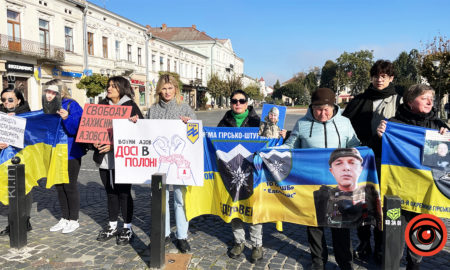 У Коломиї пройшла акція на підпримку військовополонених "НЕ МОВЧИ ПОЛОН ВБИВАЄ!"