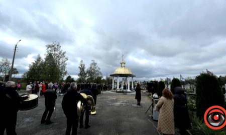 Рідні загиблого Героя спорудили каплицю Архистратига Михаїла на міському кладовищі