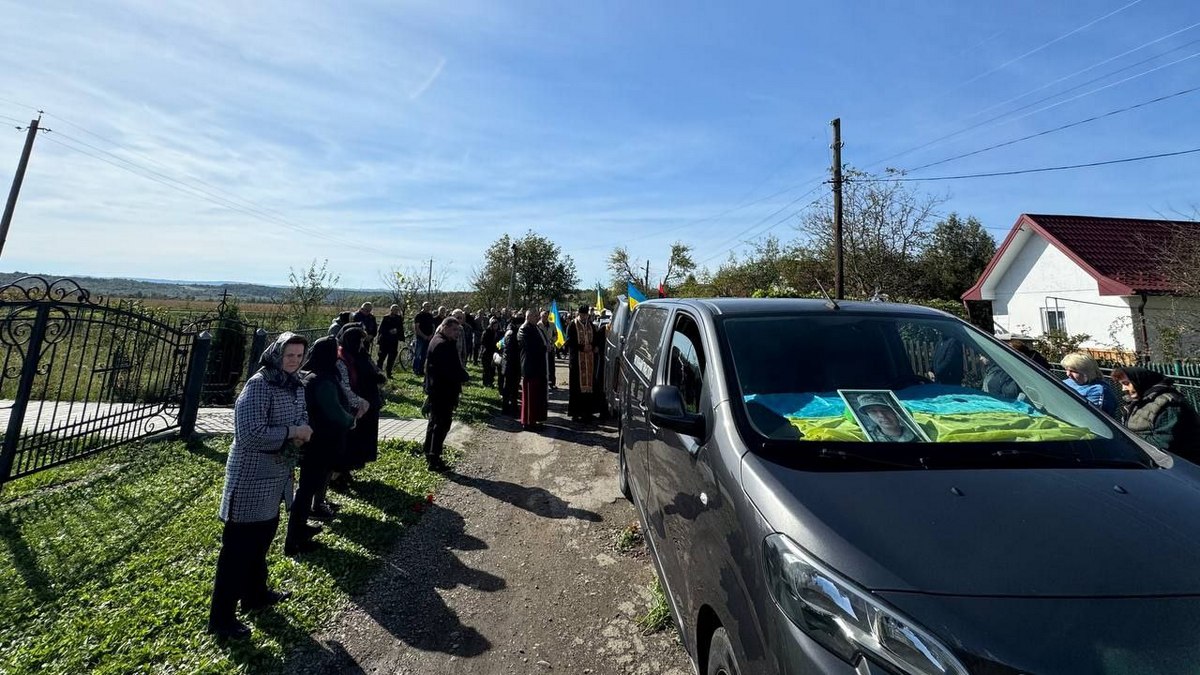 Печеніжинська громада зустріла полеглого Героя Сергія Лаврука