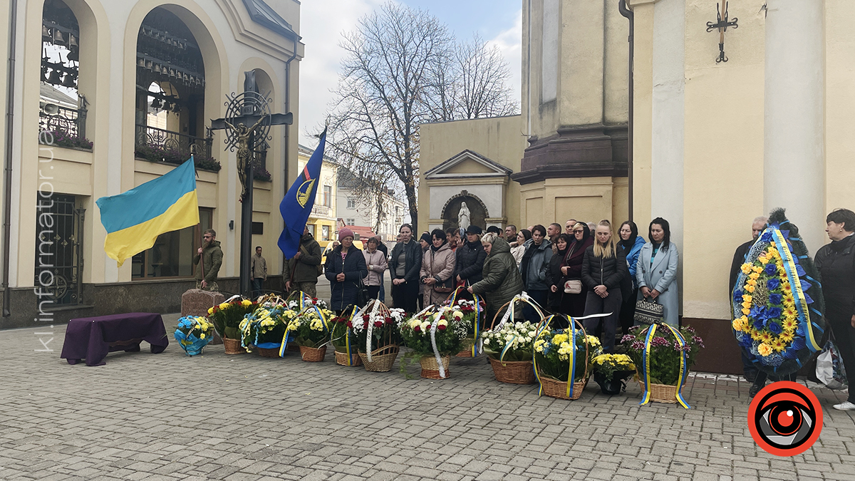 У Коломиї провели в останню путь воїна Олега Далавурака