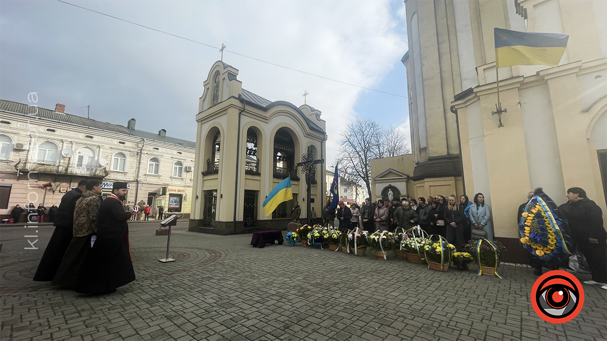 У Коломиї провели в останню путь воїна Олега Далавурака