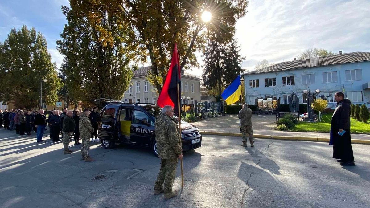 У Городенці попрощалися із померлим захисником Віталієм Бойком