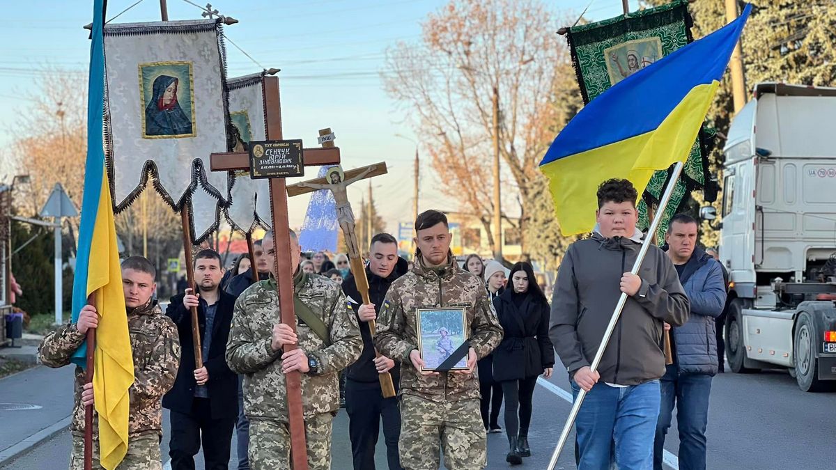 В Отинії на вічний спочинок проводжали Героя Юрія Сенчука