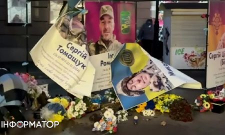 Портрети загиблих захисників у Коломиї пошкодив шквальний вітер