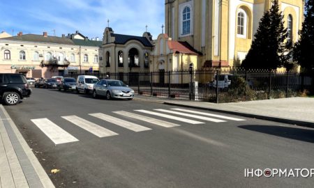 Новий пішохідний перехід облаштували у центрі Коломиї | Фотофакт