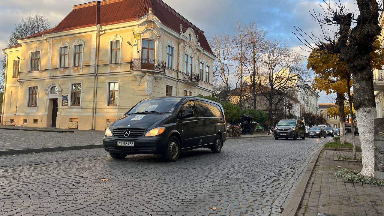 До Коломиї на вічний спочинок повернулися бійці Олексій Якобуца та Мирослав Куриляк