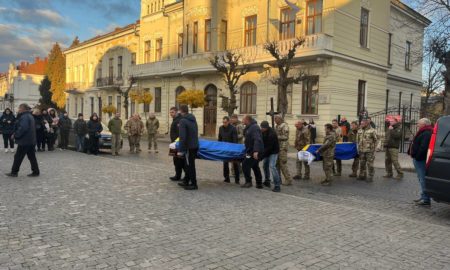 До Коломиї на вічний спочинок повернулися воїни Олексій Якобуца та Мирослав Куриляк