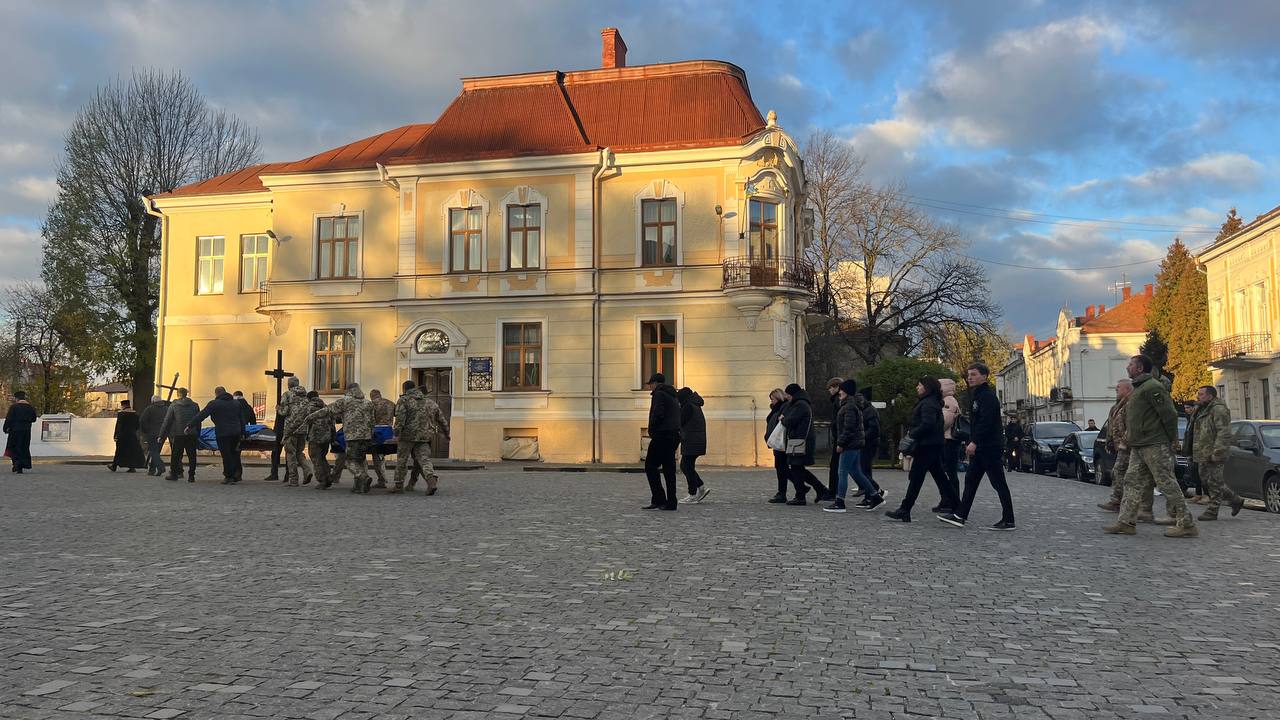 До Коломиї на вічний спочинок повернулися бійці Олексій Якобуца та Мирослав Куриляк