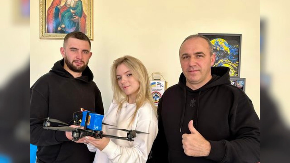 Молодята з Верховини купили FPV-дрон для ЗСУ за кошти з власного весілля