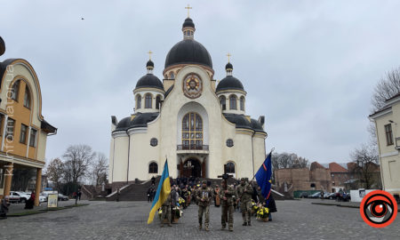 У Коломиї вічний спочинок знайшов воїн із Херсонщини Сергій Кобець